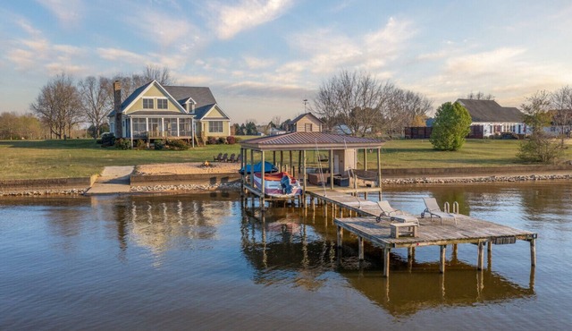 Family Retreat ~ Waterfront Luxury Home Sleeps 26 Comfortably