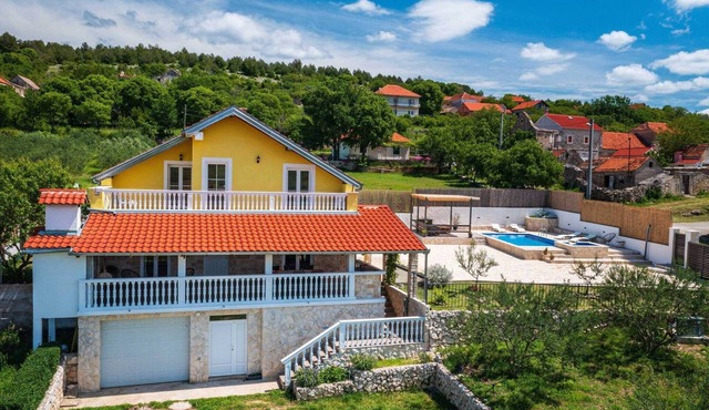 Family Retreat with Pool and Terrace