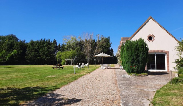 Family Retreat with Private Pool, Games, and Farm Animals in the Countryside