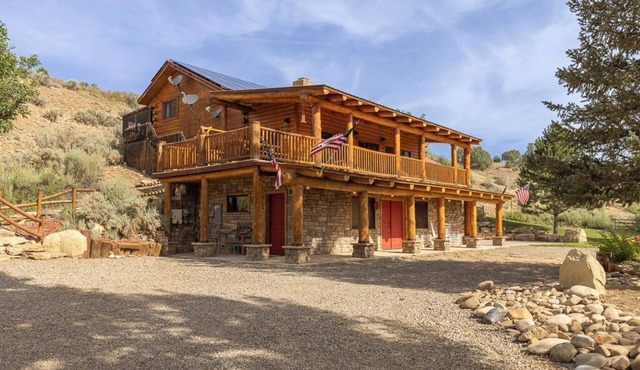 Family Retreat Wood Cabin on 20 acres w/Hot Tub, Stargazing, Telescope, & Games