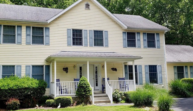 Family Reunion Bargain, 2 Free Beach Passes, Stairlift, Pools, Golf, Pickleball
