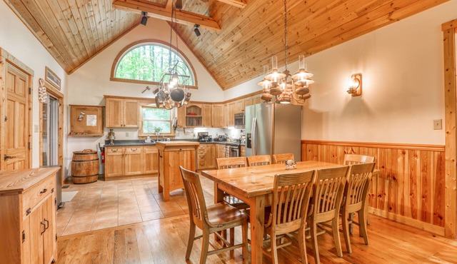 Family Reunion Escape: Warm 3BR Chalet