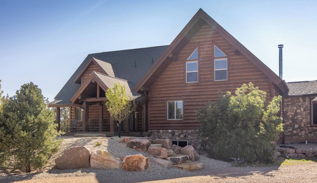 Family Reunion Lodge Sleeps 22 with Pickleball, Ziplines, Firepit+ 90 min to SLC