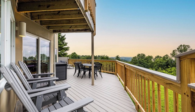 Family reunion/Movie theater/Hot Tub w/fresh water/Sleep 16/20% off 3rd night