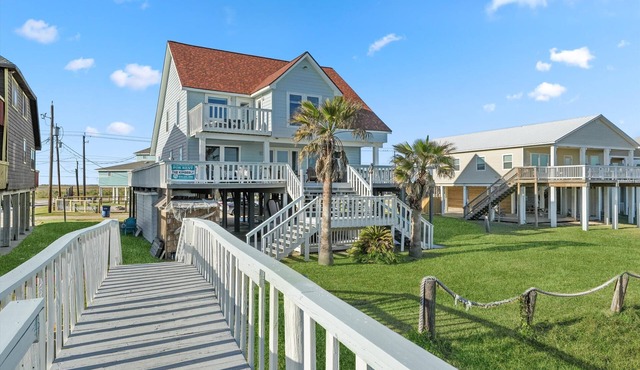 Family Reunions, Corporate/Church Retreats, Large Gatherings-Steps to the beach!