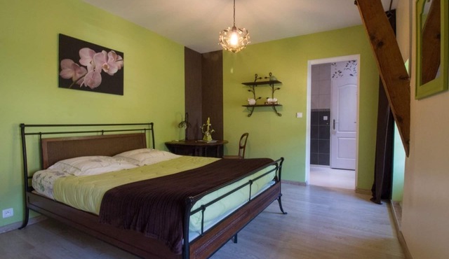 Family room-Suite-Ensuite with Shower