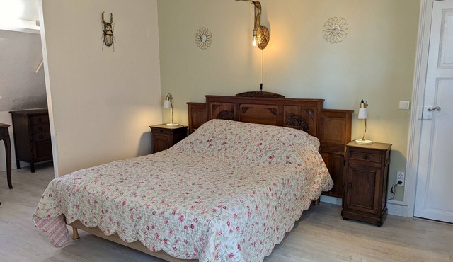 Family room with Wi-Fi, breakfast, and shared area