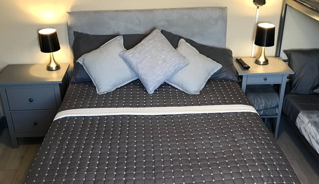 Family room with 3 beds (sleeps 4) on grond floor.