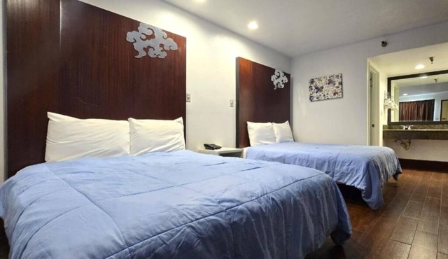 Family Room With Easy Access to Disneyland Parks | Free Parking