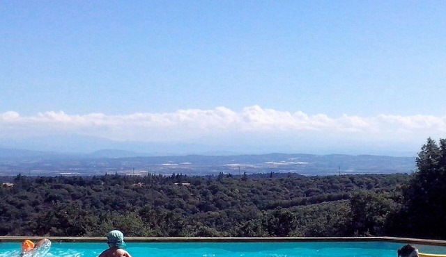 Family-run bed and breakfast with panoramic views near Carcassonne