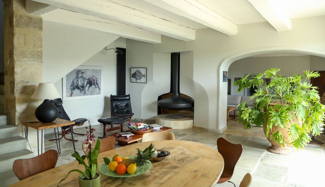 Family-run Mas Provençal in the heart of the Alpilles, 15 min from St Rémy de Provence