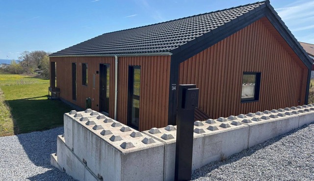 Family Sea View House with Sauna, Hot Tub & Garden for 8