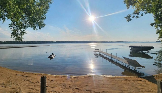 Family Shoreline Hideaway