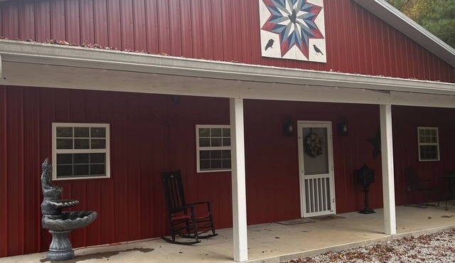 Family size Barndo, Side by Side friendly.Lots of Trails to explore.