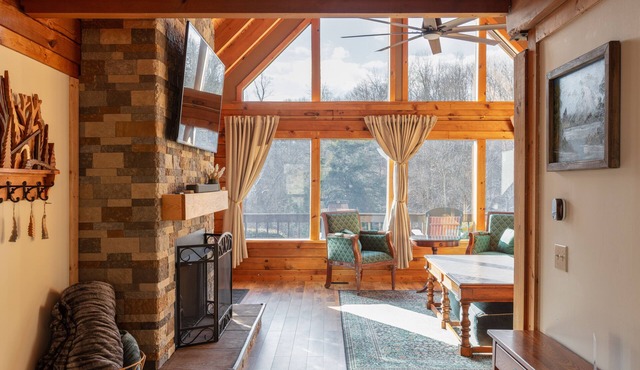 Family-size cabin retreat, sleeps 8