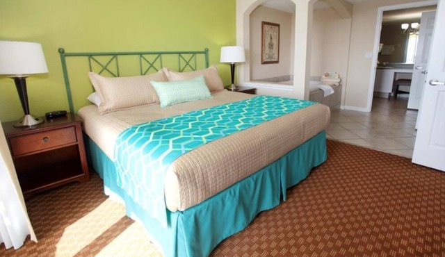 Family size Condo, centrally located close to Ft. Lauderdale and from Miami.