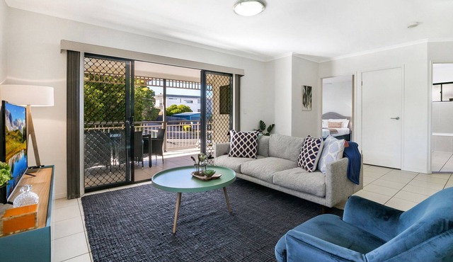 Family-Size Duplex In Quiet Neighbourhood