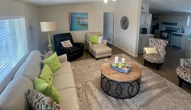 Family-size home @ Lake Barkley— .5 mile from Mineral Mounds golf course & ramp