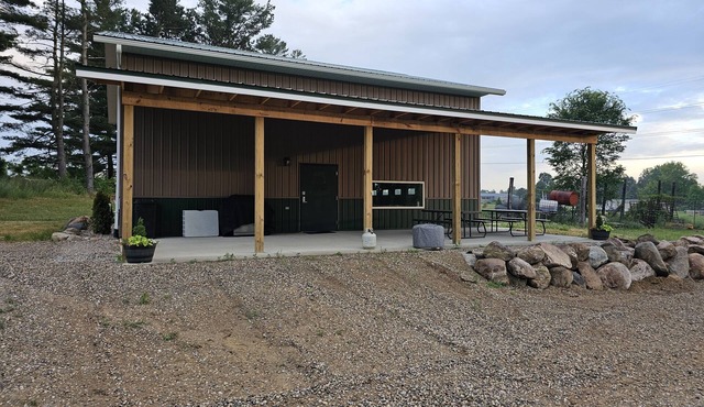 Family size lodge! Deer Ranch Experience 20 mins from legendary Frankenmuth!