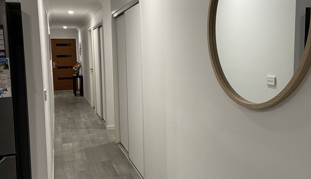 Family size quiet house - nice 3 bedroom home 25 minutes to CBD