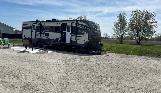 Family-sized 2-bedroom RV just outside of Port Clinton
