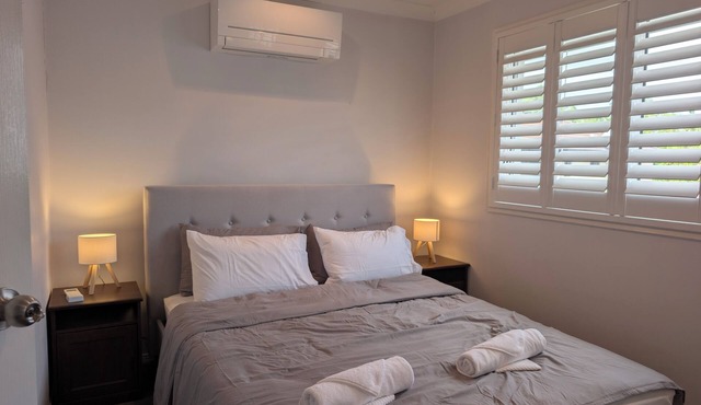 Family-Sized 4-Bedroom Retreat in Arundel – Near Theme Parks, Beaches & More!