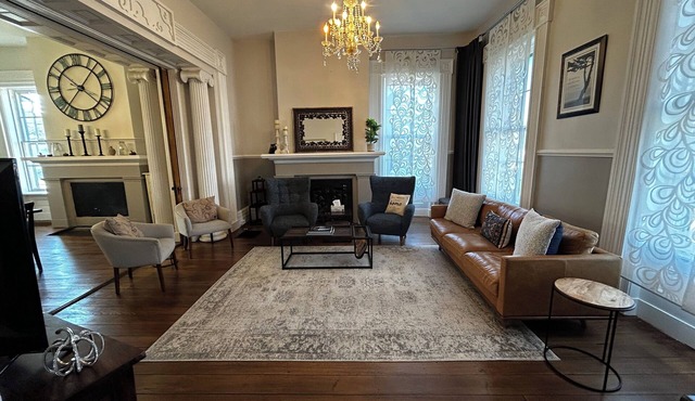 Family-Sized Charming 3-bedroom Townhome in Uptown Circleville