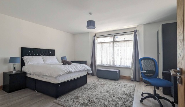 Family-sized comfort - Walk to Lake & City Centre