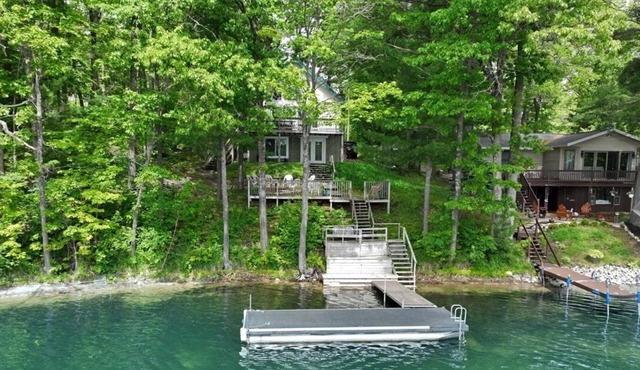 Family sized cottage near Gaylord on a private lake!