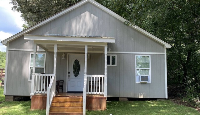 Family-sized Cottage (The Lily Pad) with numerous amenities.