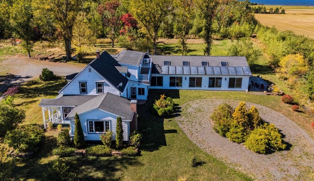 Family sized farmhouse with ocean views and indoor pool near Tatamagouche.