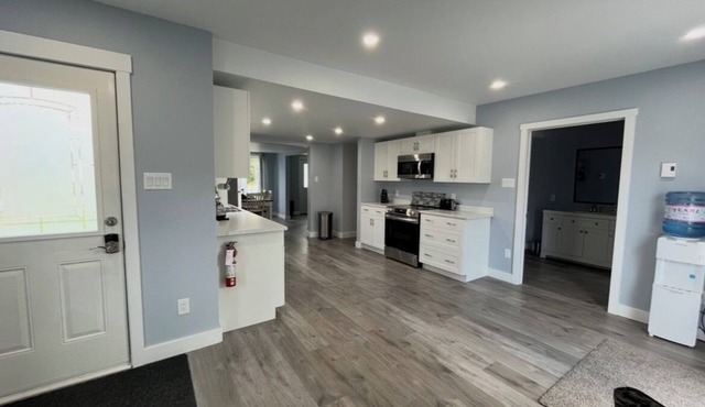 Family-sized home, 3 minute drive to Dildo Brewery