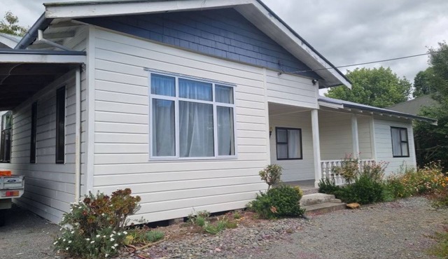 Family Sized Home ideal for large groups just 25min sth of Hastings