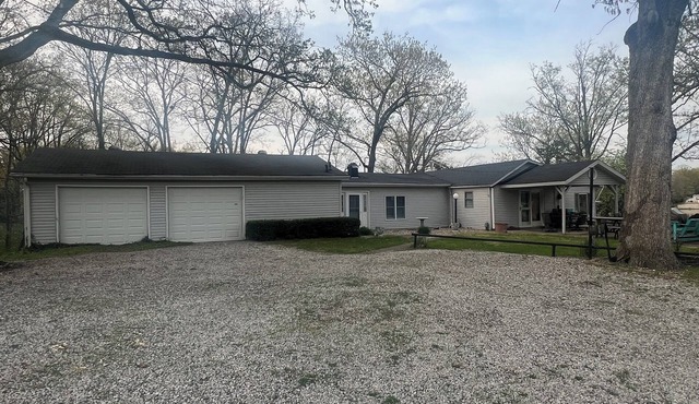 Family-sized home with best view of the lake! Firepit and boat access! n