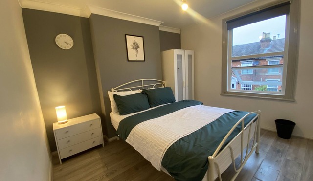 Family-sized HomenVery close to city centre and the Beach!n5 minutes to the zoo!