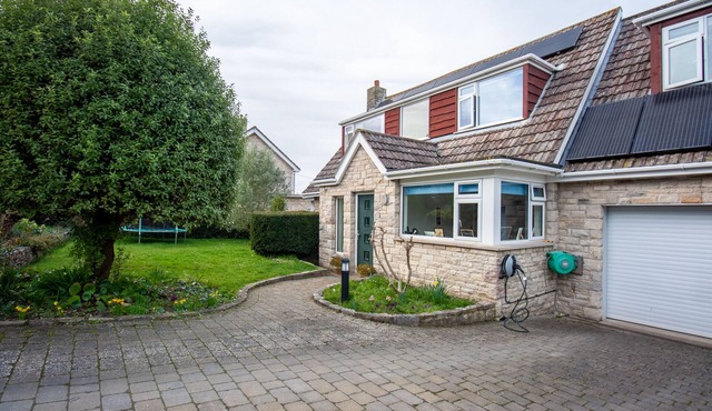 Family-sized house 5 minutes away from the beach