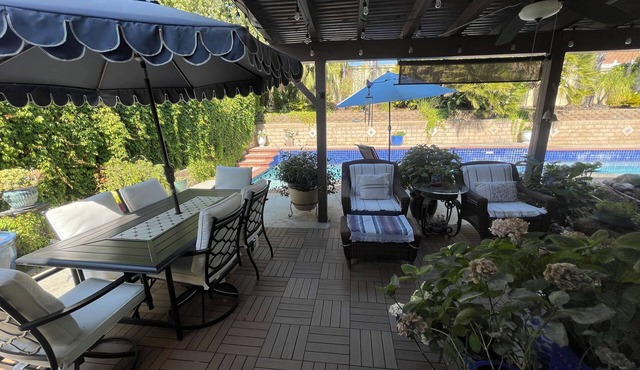 Family-sized House with Pool and Koi Pond. Minutes to winery and skydiving!