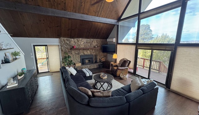 Family sized house with amazing views! 10 min from Durango