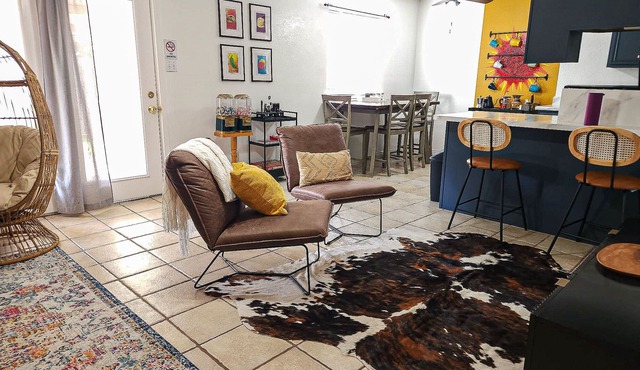 Family Sized, Modern 3 bd & 2b House - Central & Close to Downtown!