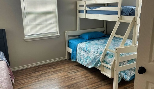 Family-sized private house a short drive to the beach