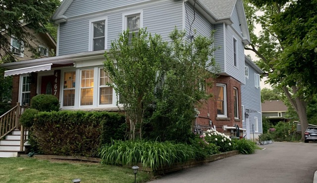 Family-sized suite with a private entrance, 5-minute walk to the Niagara Falls!