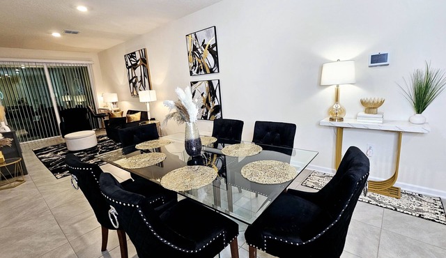 Family-sized townhome, mins from wedding venue & shopping @ Oakleaf Town Center