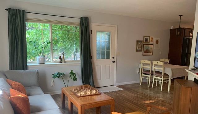 Family sized townhouse walking distance from the Rogue River