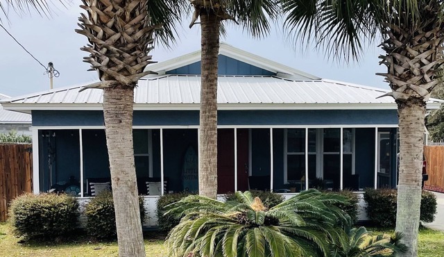 Family-Sized 2BR/BA House-5 Minutes to the Beach! Pets/Dogs Welcomed!