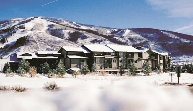 Family Sized - 2 bedroom2 bath, sleeps 6 - resort in serene Steamboat Springs