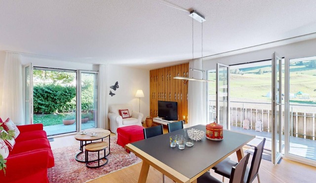 Family ski oasis with mountain view