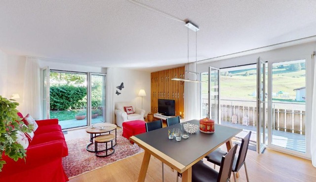 Family ski oasis with mountain view