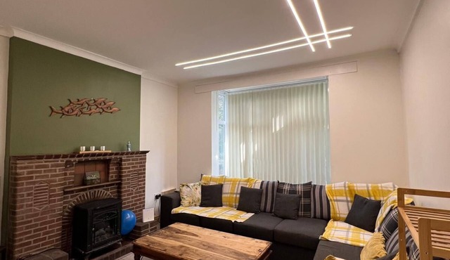 Family/small group-Wifi-Garden-Parking-Sleeps 6