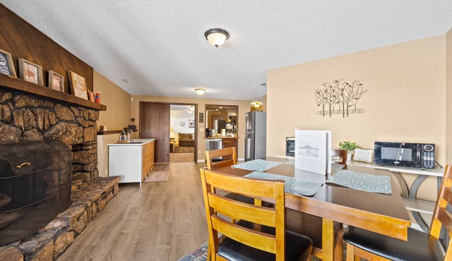 Family space+ central +Private entry 2 Bedroom 1 Bath + Bunk Beds + Kitchen