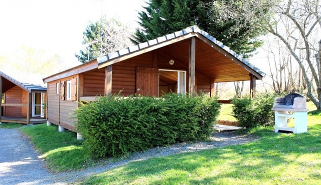 Family stay in a chalet with fishing, natural pool and summer activities
